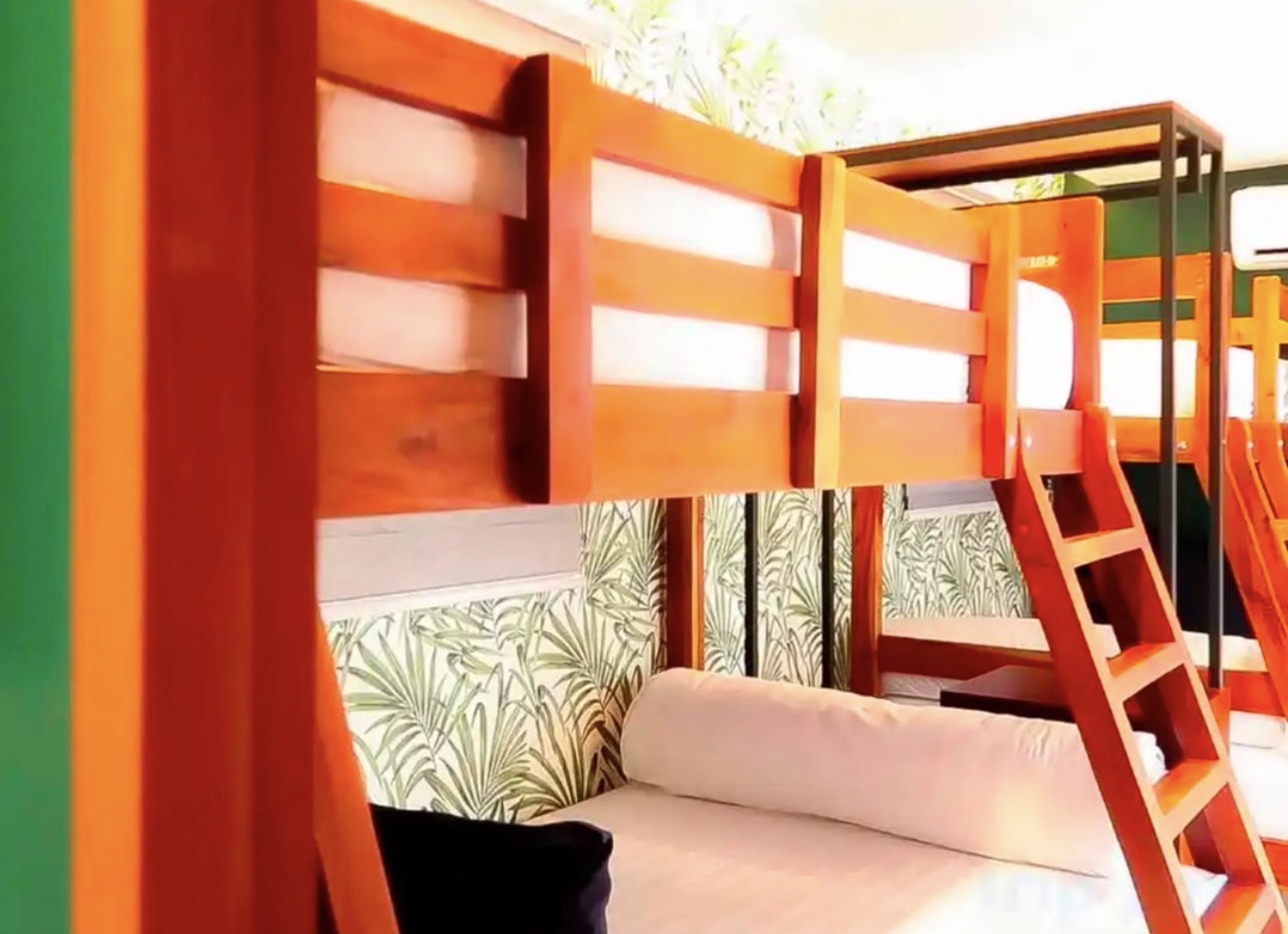 LUXURY POOL VILLA: 30-35 Pax